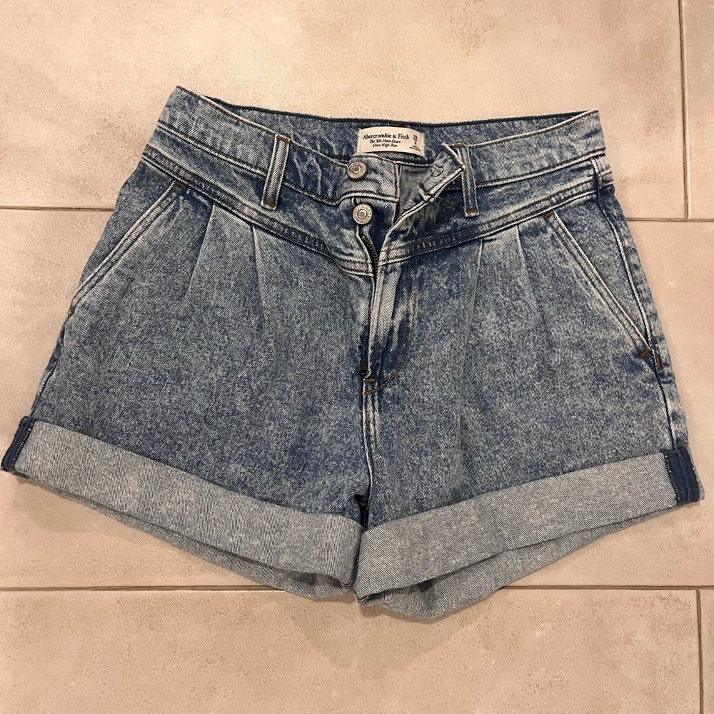 Abercrombie & Fitch 80’s Mom Shorts Washed Ultra High-Rise Jean Shorts